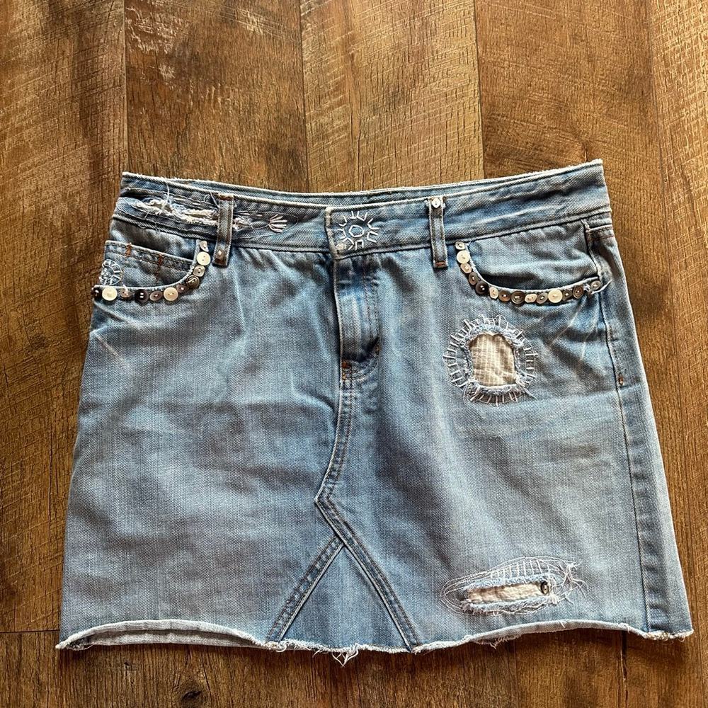 Women's GAP Blue Distressed Denim Mini Skirt with White Accents Size 8